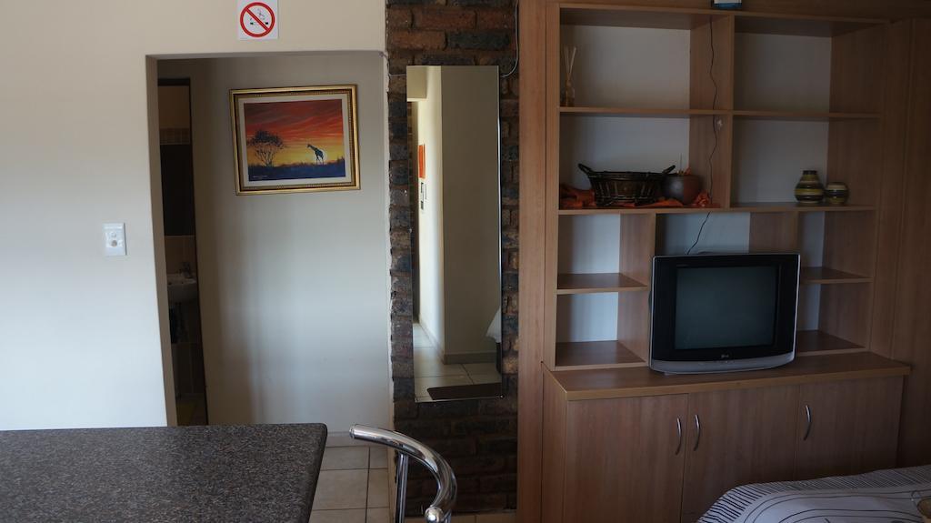Travellers Nest Guest House Centurion Room photo