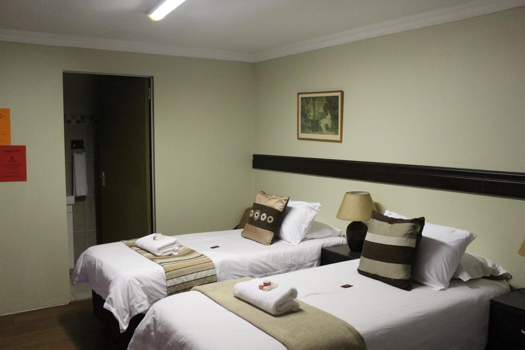 Travellers Nest Guest House Centurion Room photo